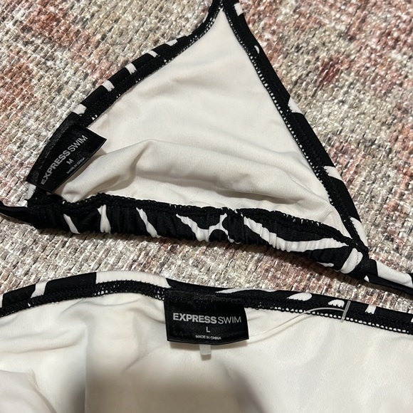White and black tropical patterned 2 piece bikini. Top: M, Bottom: L - Picture 6 of 8